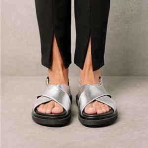 ☀️SALE☀️RARE Solestruck Desire Collab Metallic Sliver Crisscross Sandals Size: 7